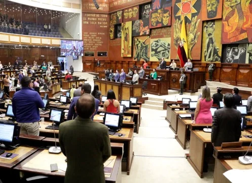 Asamblea de Ecuador posesiona a alternos y se va de vacaciones