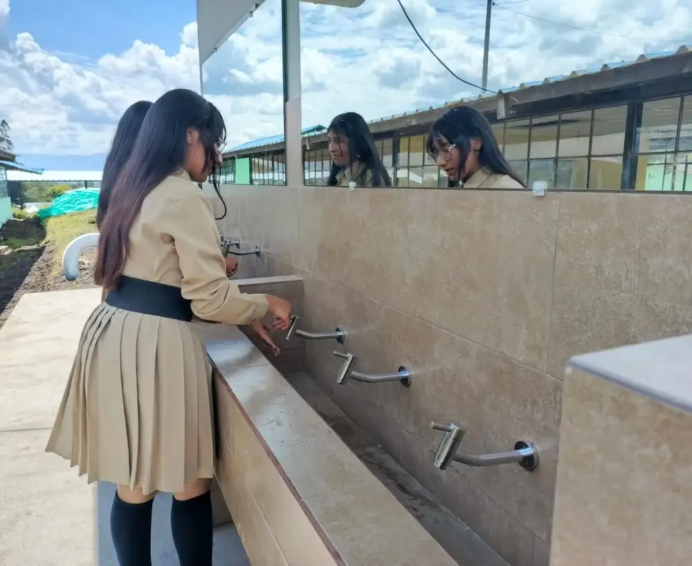 Las estudiantes cuentan con nuevas baterías sanitarías. 