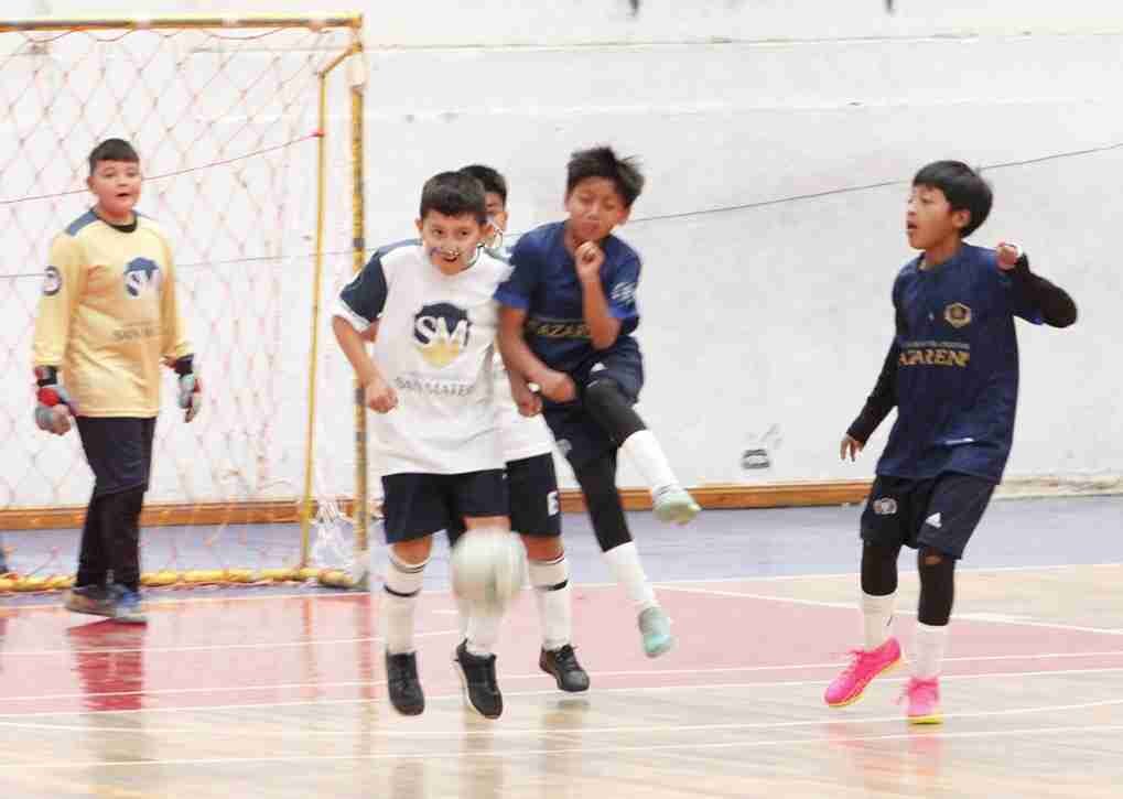 Deportistas de las unidades educativas festejaron sus goles a lo Cristiano Ronaldo en el Torneo Estudiantil de Futsal.