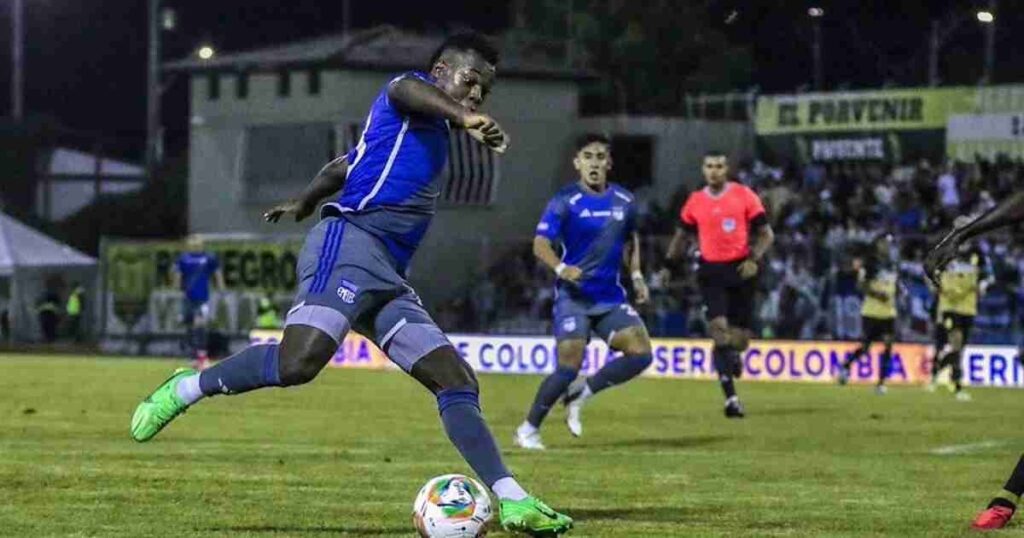 El Club Sport Emelec sumó la segunda derrota en los partidos amistosos que corresponde a su pretemporada, Águilas Doradas ganó 2x0.