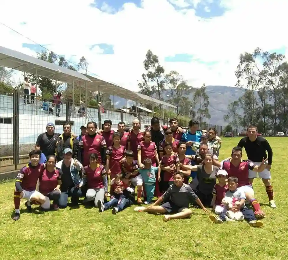 Dios permite que el padre Luis Guevara sea futbolista toda su vida, juega en el equipo ‘Familia Guevara Sporting Club’