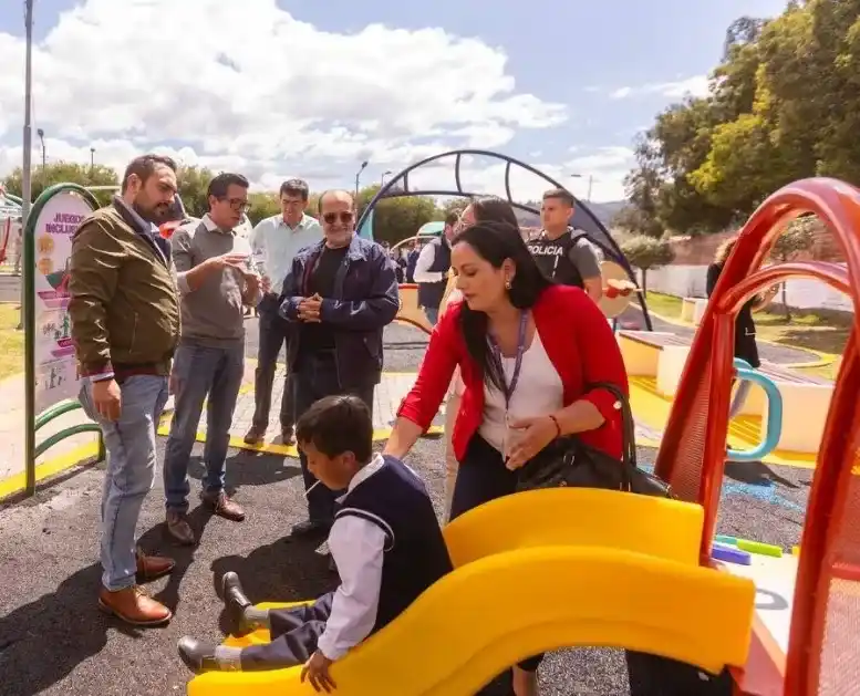 Los niños de escuelas de Riobamba jugaron en las instalaciones. 