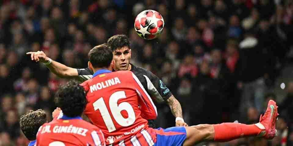 Bayer Leverkusen, del Piero Hincapié, disputó la fecha siete de la UEFA Champions League y en su visita con el Atlético de Madrid, perdió.