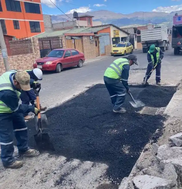 La empresa ya se dedidacaba al asfaltado en sectores de colocación de alcantarillado. 