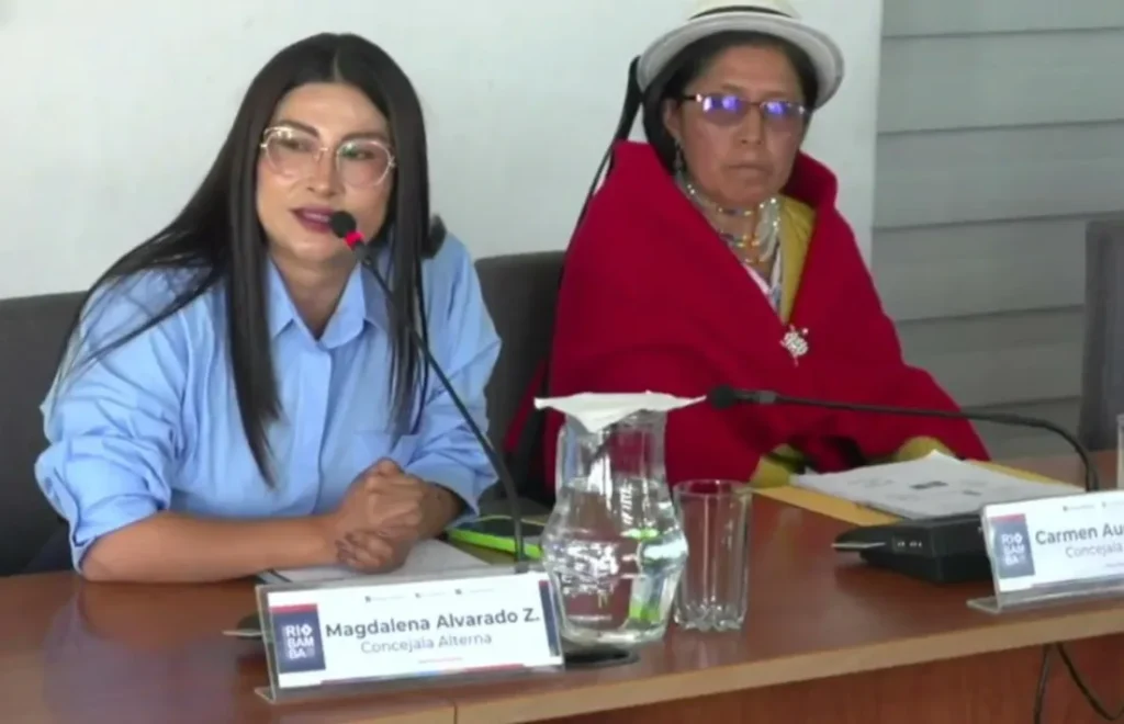 Magdanlena Alvarado y Carmen Auncancela, alternas de Carlos Aulla y Celso Rodríguez. 