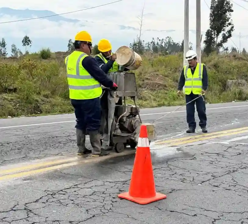 Obreros en los trabajos de ampliación.