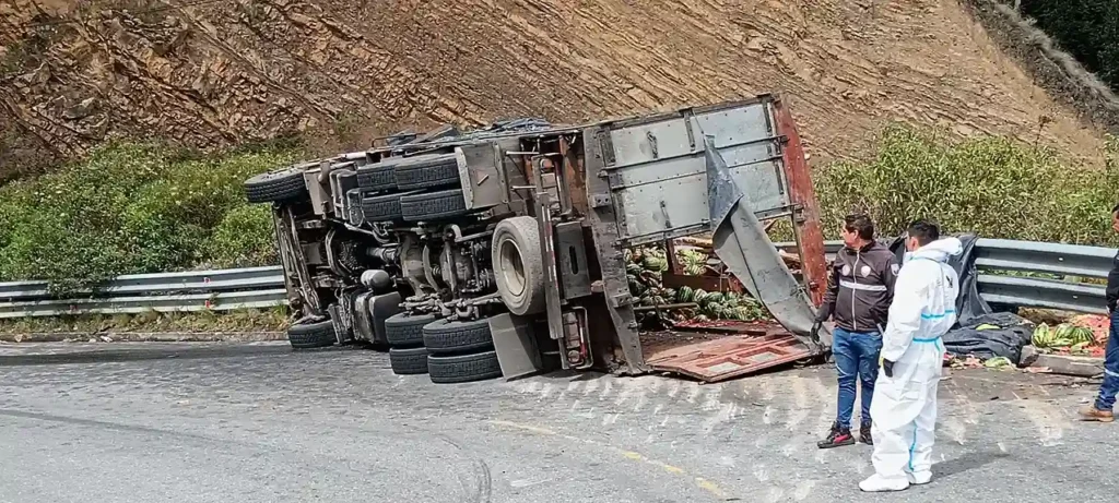 Un fallecido en accidente en la vía Riobamba - Gallo Rumi