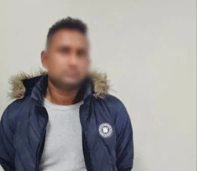 Un hombre aprehendido por la Policía Nacional con drogas en Riobamba. Tenía en su poder cocaína y marihuana para consumo interno