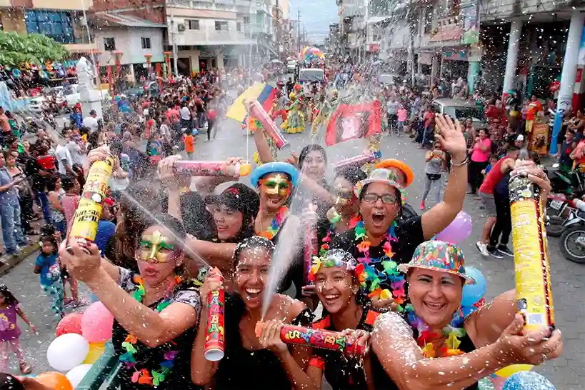 Fiestas de Carnaval: Riesgos de la anilina y carioca en la cara