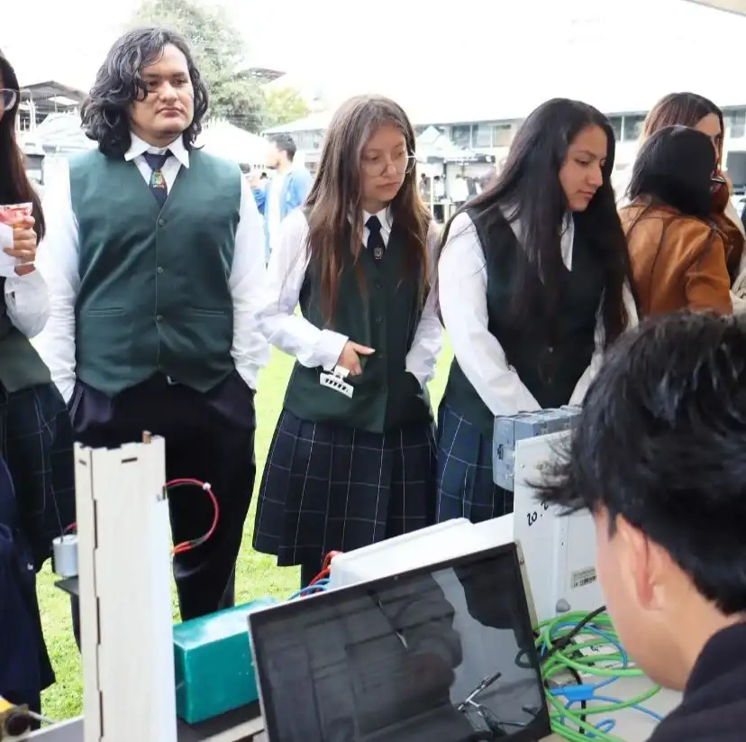 Proyectos del instituto presentados a estudiantes.