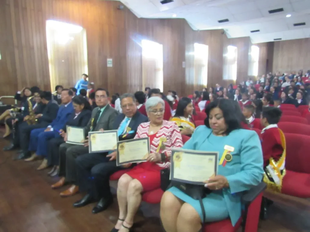 Los exdirectores de la institución que recibieron reconocimientos.