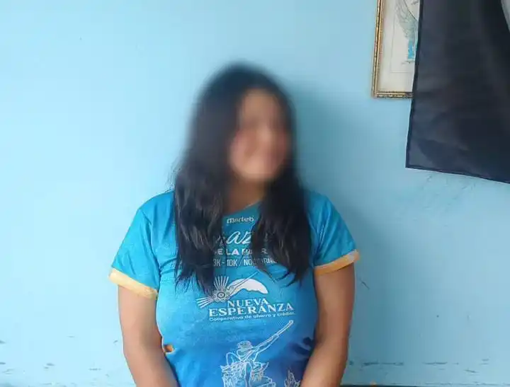 Una joven de 20 años de edad fue aprehendida por posesión de droga en Riobamba, exactamente en el sector La Condamine