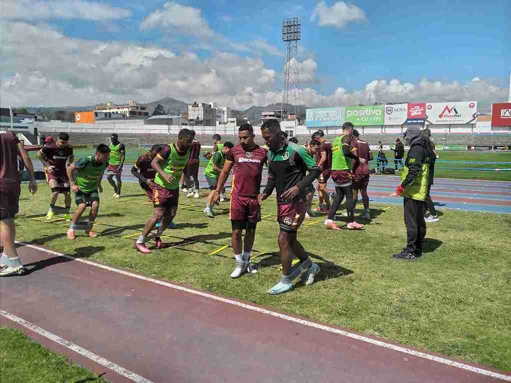 El ‘Ponchito’ el Mushuc Runa realizó el primer entrenamiento en el estadio Olímpico de Riobamba, donde jugará la LigaPro y la Sudamericana.