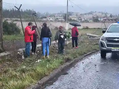 Familiares del conductor llegaron a la escena para observar la magnitud del hecho 