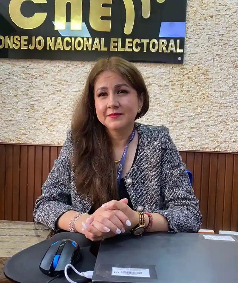 Viviana Velarde, directora de la Delegación Provincial del CNE en Chimborazo.