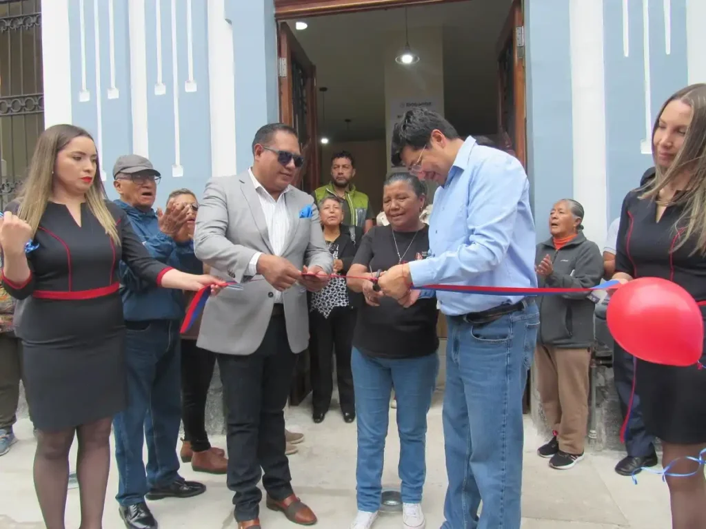 Alcalde de Riobamba entrega obra en centro histórico  