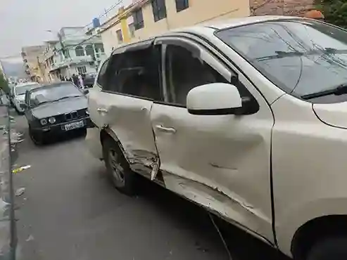 El otro vehículo en el percance ocurrido este jueves en Riobamba