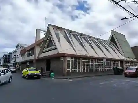 El barrio Santa Rosa es un icono de la riobambeñidad y la cultura. Además, destacó en los campos: deportivo, político, artístico, religioso…