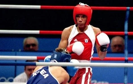 Campeón mundial de box entrena promesas en Riobamba.