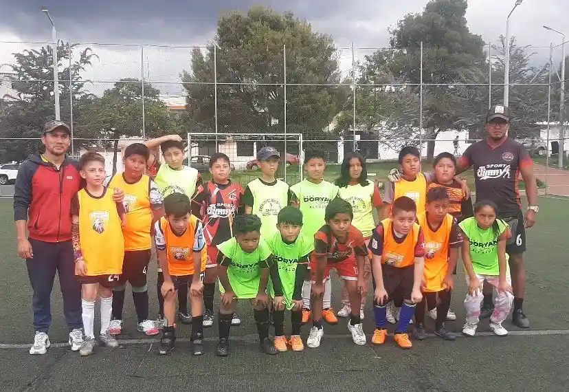 Escuela de fútbol comunitaria en Riobamba: Águilas FC.