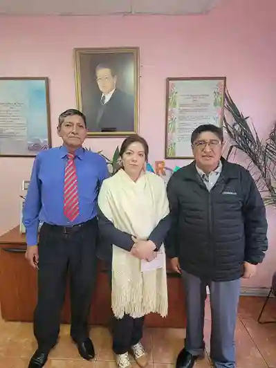 Jaime Pilco, vicepresidente del Comité por Mejoras del Barrio Santa Rosa; Angélica Gavilanez, presidenta de la Comisión de Asuntos Sociales; y, Luis Gonzalo Huilcapi, secretario del Comité por Mejoras del Barrio Santa Rosa