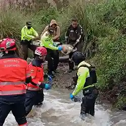 Hombre baleado encontrado flotando en un río en Riobamba