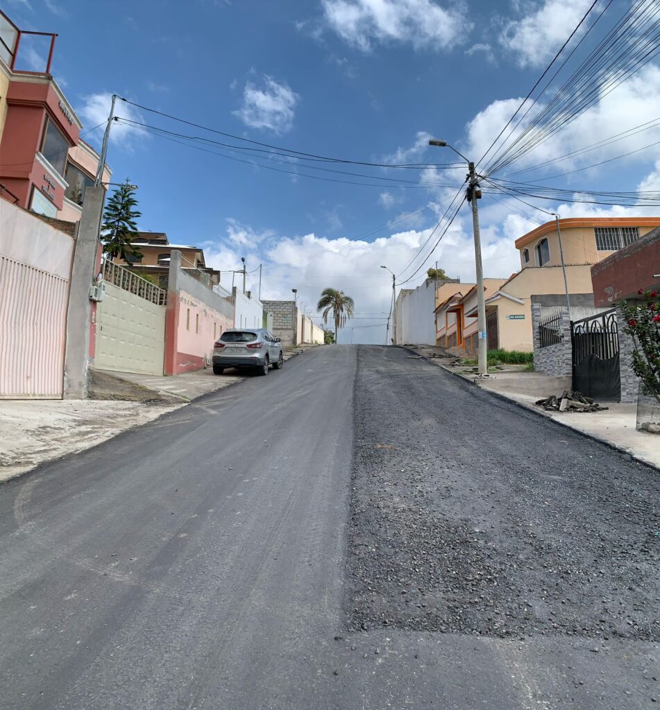 Proyecto de mantenimiento en varias vías de Ambato. https://laprensa.com.ec/