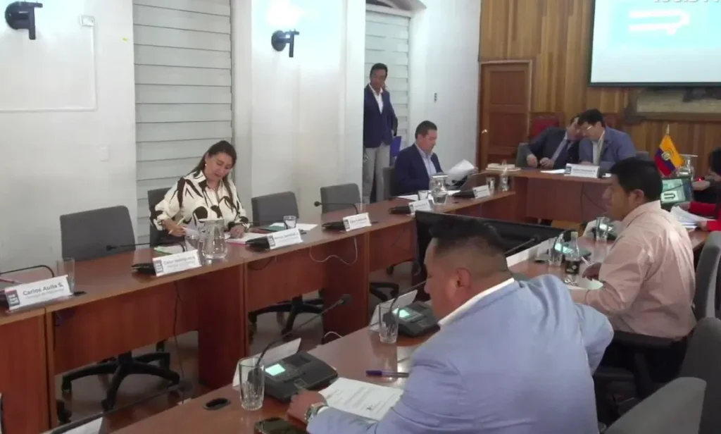 Alcalde de Riobamba pide revisión a concejales que no van sesión