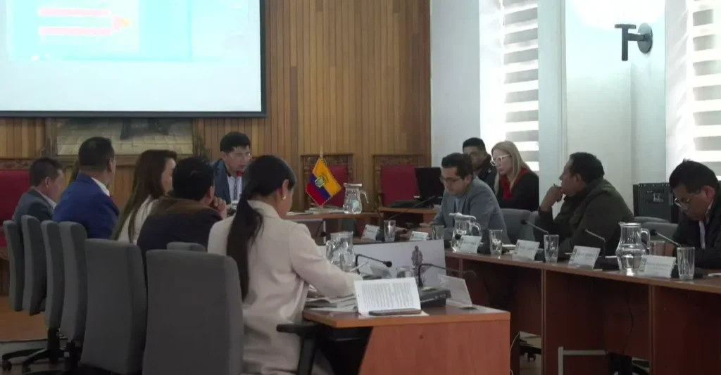 Alcalde de Riobamba y concejales debaten asistencias a sesiones