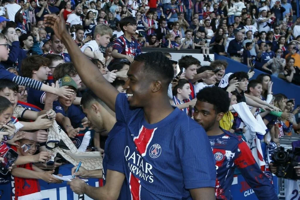 PSG y Willian Pacho son campeones de la Ligue 1 de Francia.