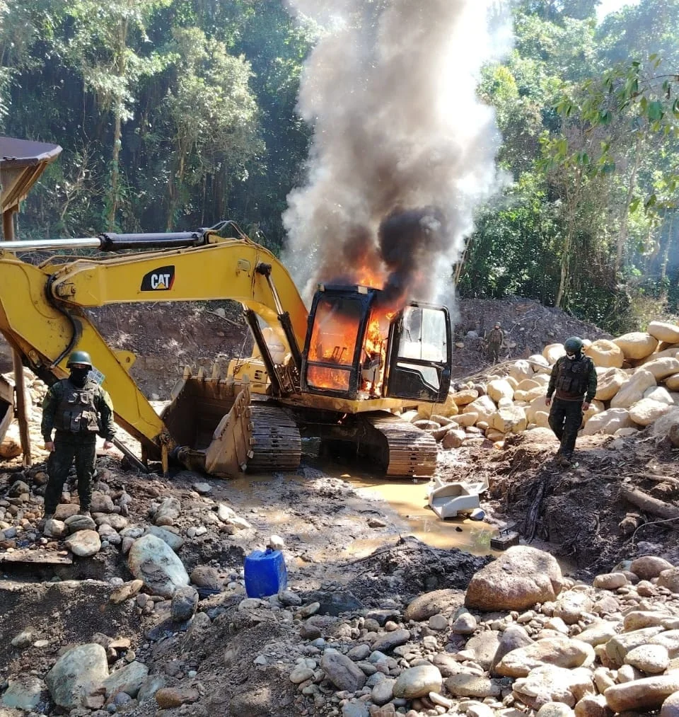 Minería ilegal en Gualaquiza: militares desmantelaron campo