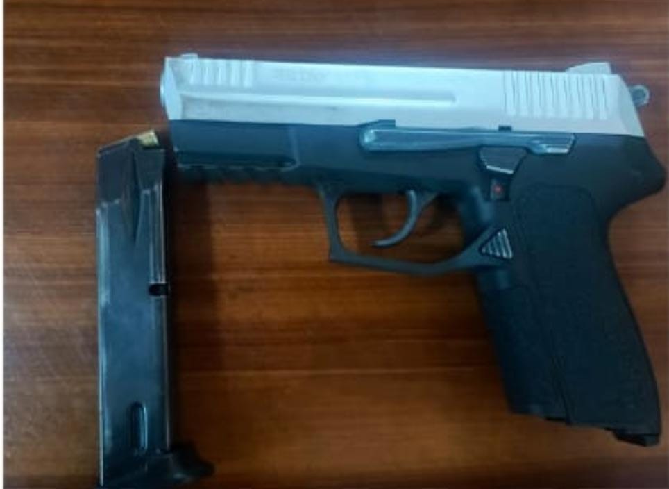 Pistola, calibre 9 mm, marca Retay S20, Nro. de serie RSM/B1903102648, color plata con negro, con su respectivo cargador