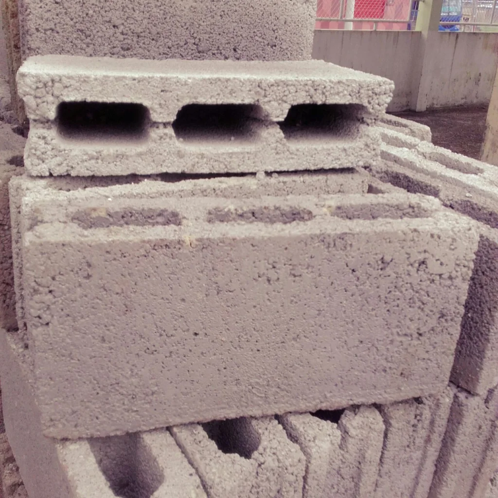 Delincuentes robaron en fábrica de bloques de Riobamba