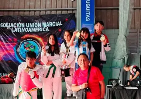 Taekwondo de Cotopaxi brilla en Argentina con medallas de oro (foto cortesía).