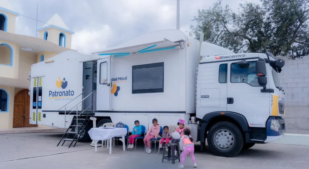 La clínica móvil del Patronato Municipal de Latacunga continúa brindando atención gratuita a la ciudadanía.