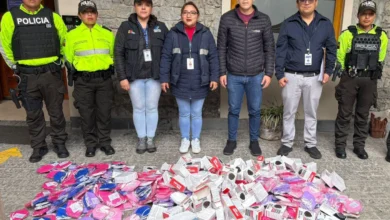 Autoridades decomisan 2600 mascarillas caducadas en Latacunga.