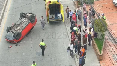Accidente de tránsito: carro quedó llantas arriba en Riobamba
