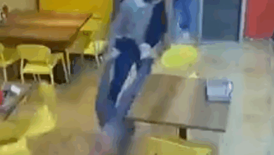 Cámara captó el secuestro de la dueña de un asadero de pollos