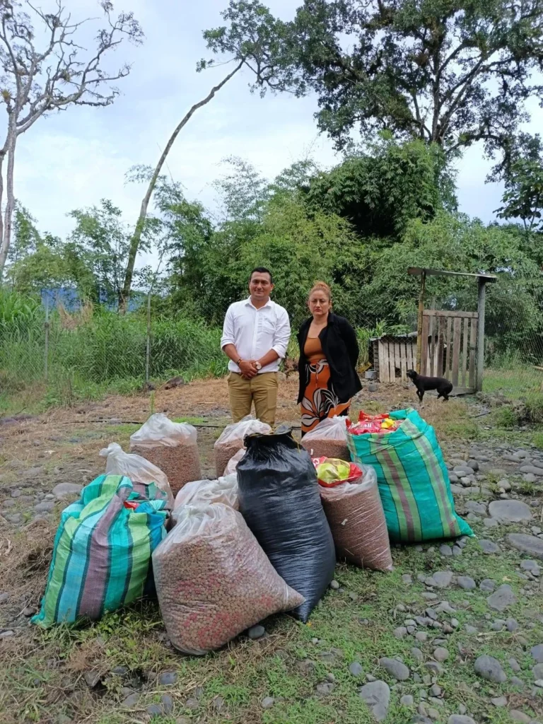Exigen entrega de alimento para animales rescatados
