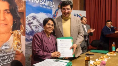 Municipio de Riobamba firmó contratos con comerciantes