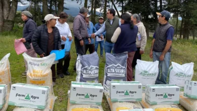 MAG Cotopaxi entregó kits tecnológicos a productores