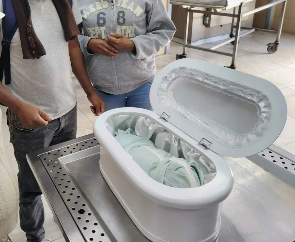 Odisea de unos padres para regresar con el cadáver de su bebé