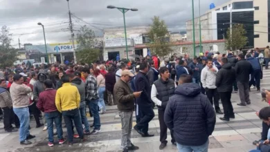 Taxistas marcharon para exigir actualización de tarifas en Ambato.