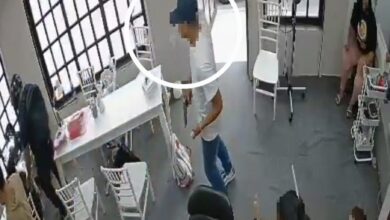 Tres hombres con armas roban en una peluquería de Guayaquil