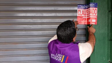 Clausuran local con cucarachas y comida podrida en Guayaquil
