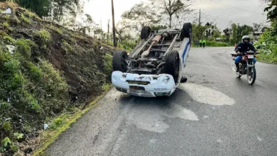 Vuelco de patrullero en Puerto Quito por pérdida de carril