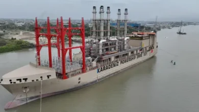 Ecuador revive barcazas para evitar apagones este 2025