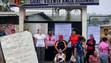 Padres denuncian falta de maestros en escuela de Bolívar