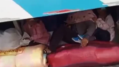 Mujer y 2 niñas viajaban como maletas