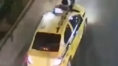 Cámaras del ECU 911 captan a ciudadano lanzándose a vehículos en Riobamba